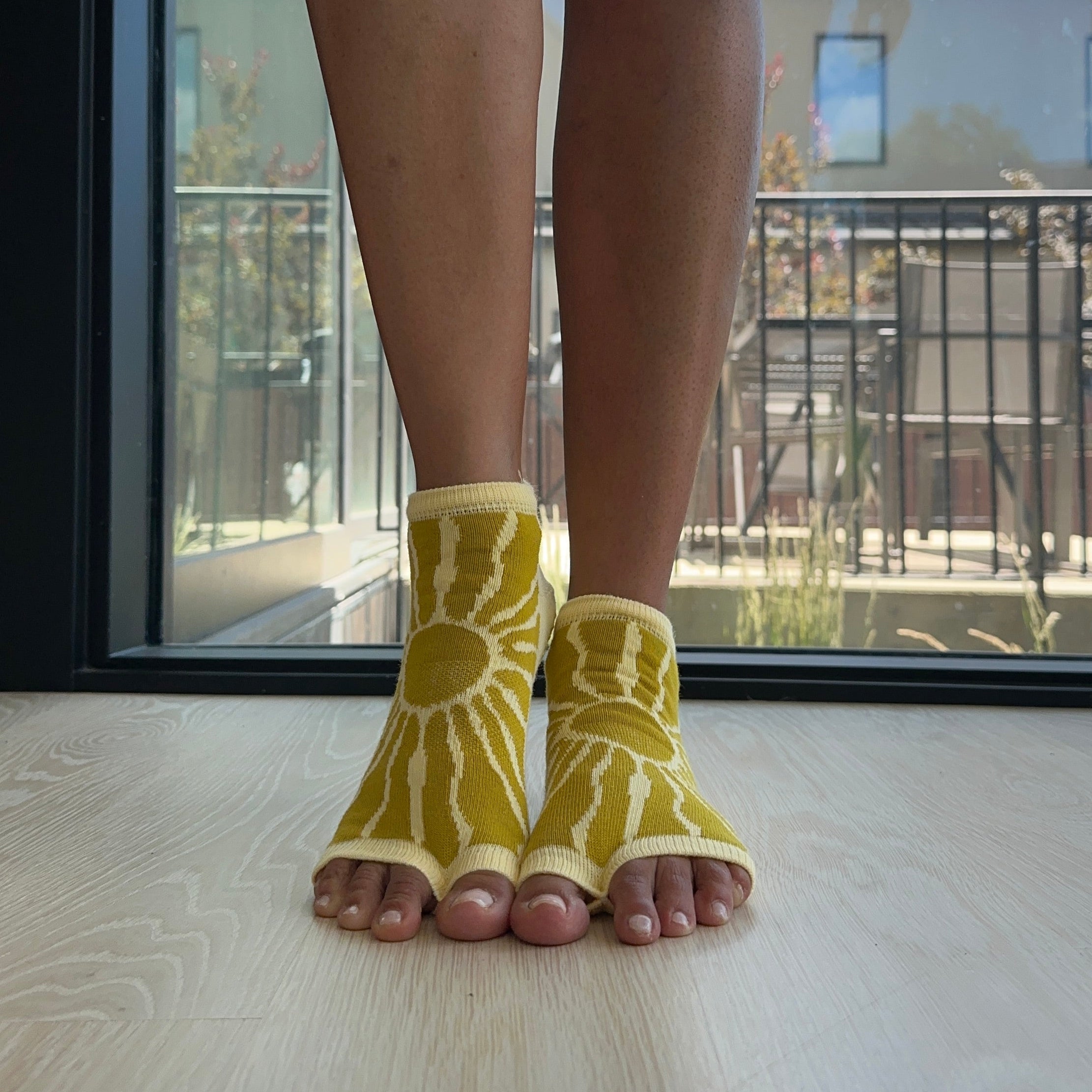 Tucketts Anklet Sunkissed Pilates Socks - Non-Slip Grip, Open Toe, Barre & Yoga - Women's