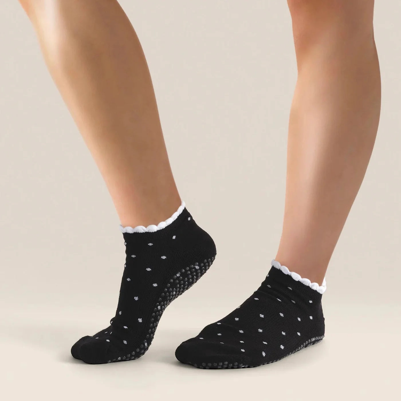 Classic Grip Socks - Polka Ruffle (Barre / Pilates)