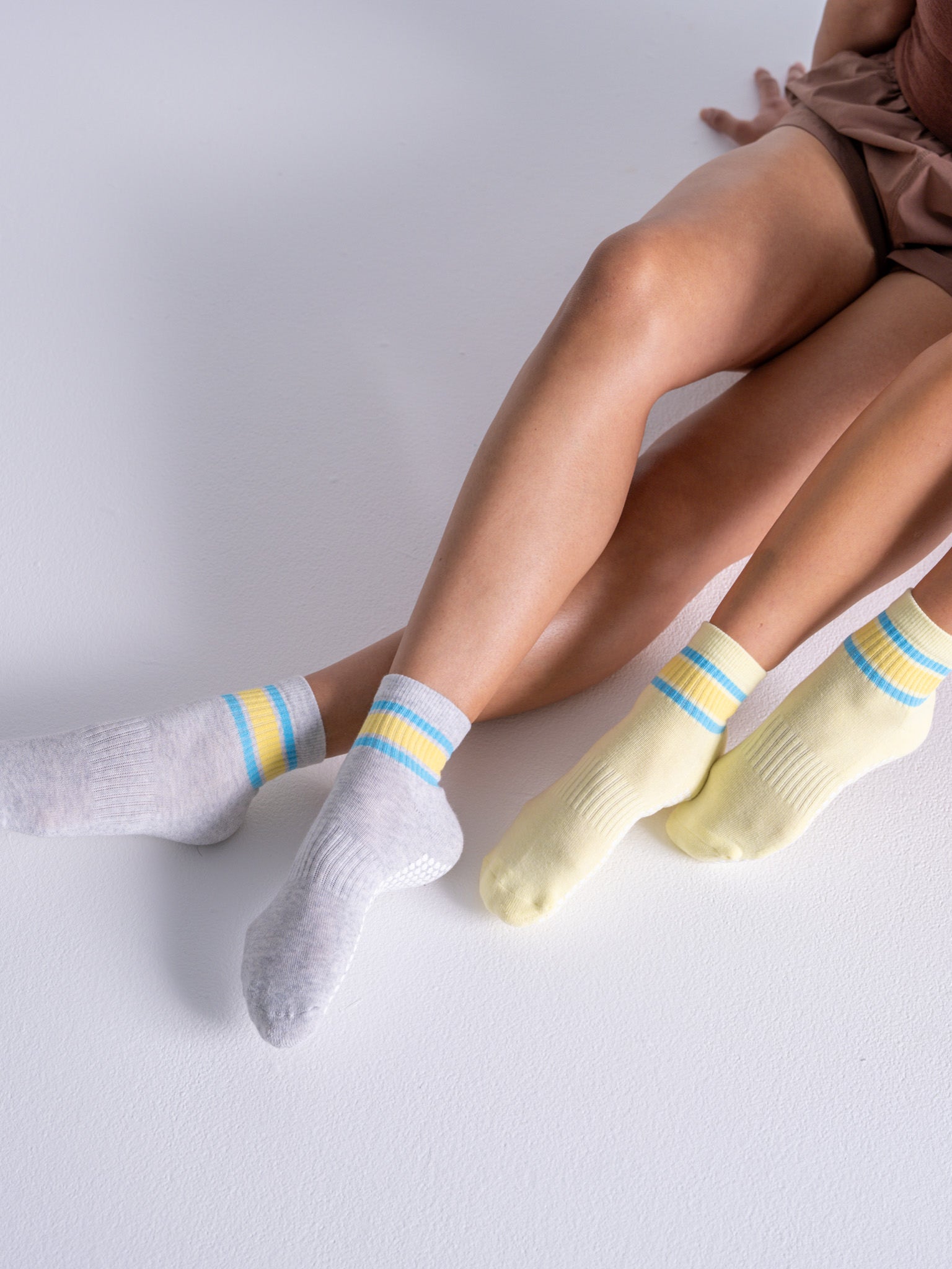 Cali Quarter - Grey + Yellow/Blue stripe