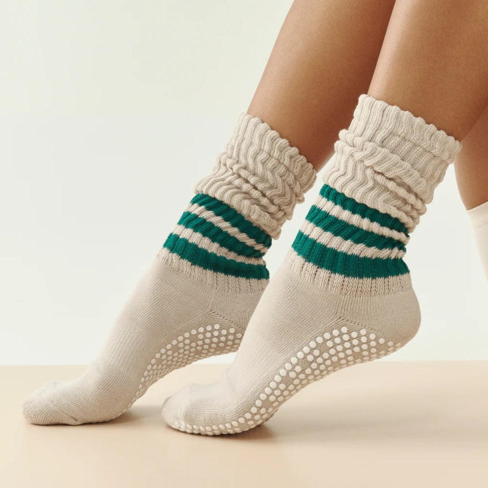 Scrunch Oat Emerald Stripe Grip Socks (Barre / Pilates)